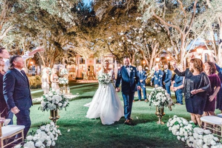 Oak Manor Lawn Port Orleans Riverside • Fairytale Weddings Guide