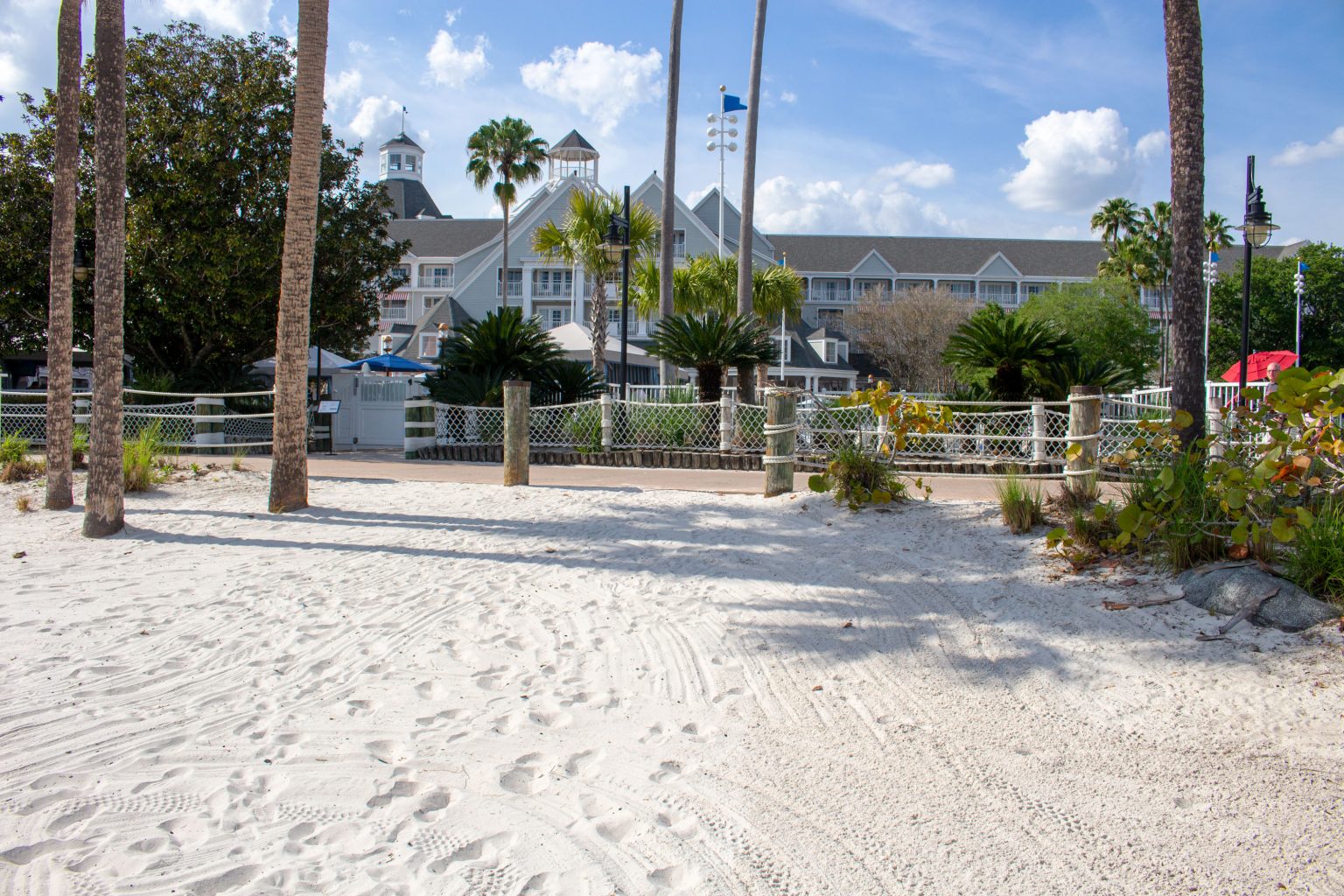 Crescent Cove Yacht & Beach Club • Fairytale Weddings Guide